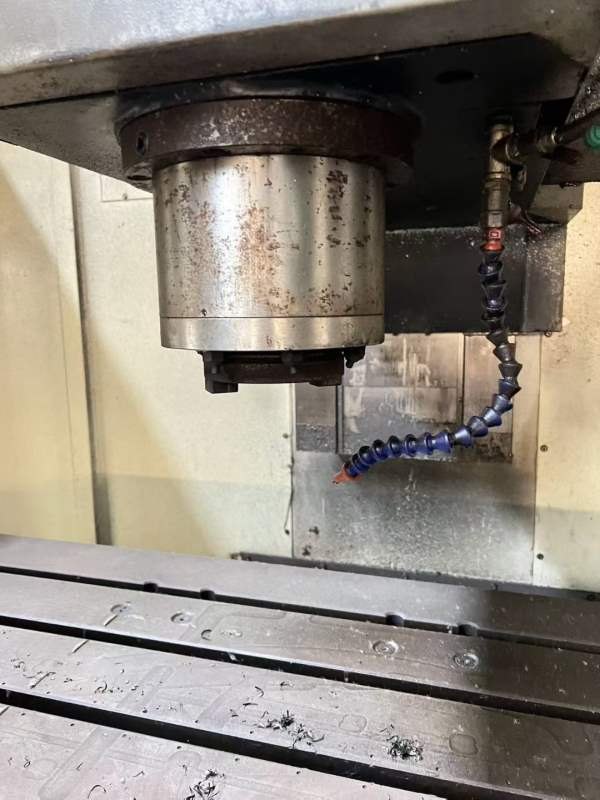 西安工厂佛威1580立式加工中心，工作台，主轴BT50齿轮.