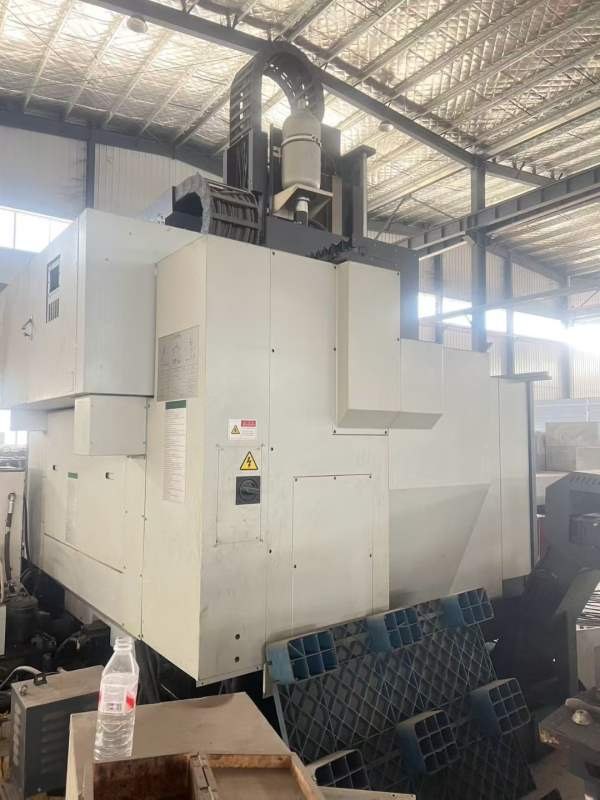 西安工厂海天GLUe13龙门，工作台，主轴BT50，系统三菱.