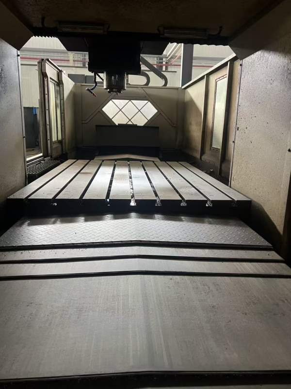 西安工厂海天GU9两米龙门，同款两台工作台，过龙门宽1.