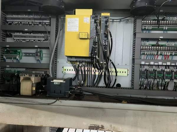 西安工厂海天GU9两米龙门，同款两台工作台，过龙门宽1.