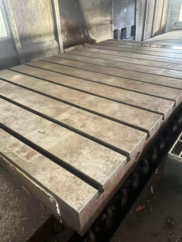 西安工厂海天GLU13两米龙门，工作台，三轴线规，主轴B.