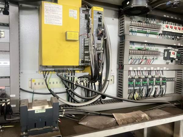 西安工厂海天GLU13两米龙门，工作台，三轴线规，主轴B.