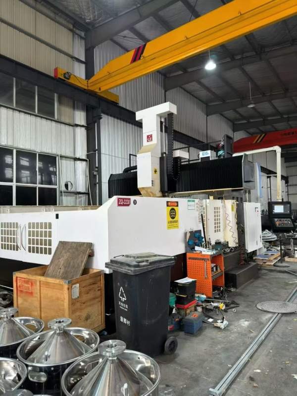 工期快到了 便宜处理在位设备正权3230龙门，工作台2.5.