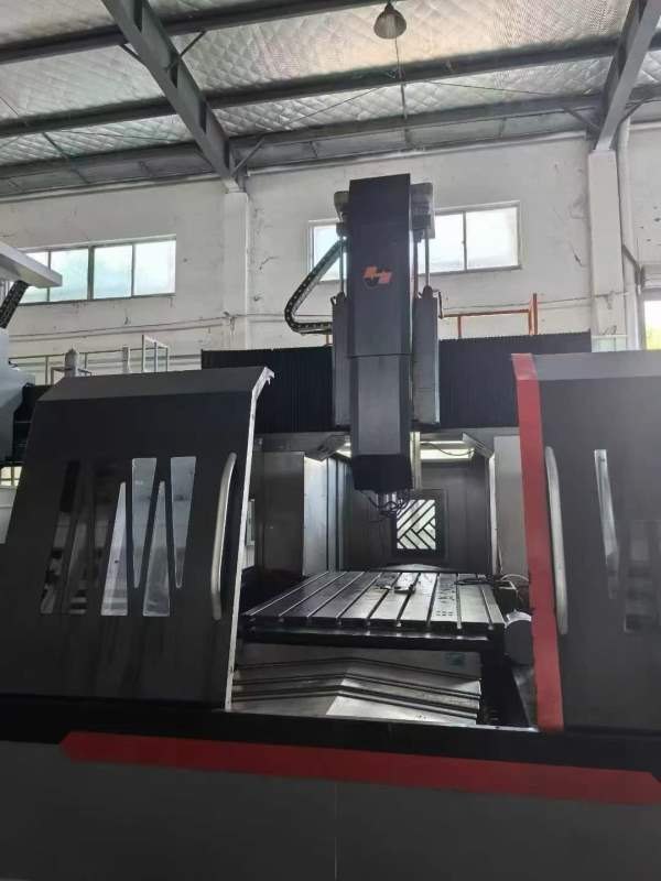 昆山尧工YG-2518门龙加工中心两线一硬导轨，YX55滚住.