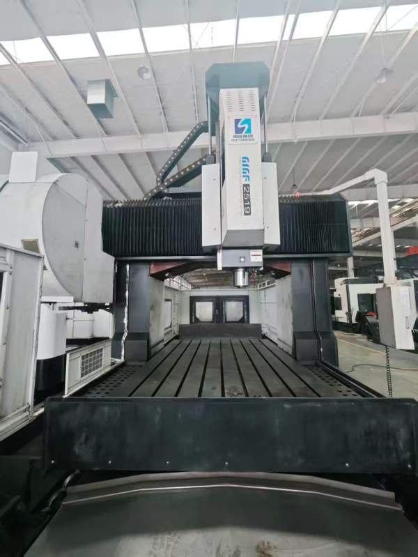 刚刚到货 国盛GMF2519龙门一台，23年设备，两线一硬轨.