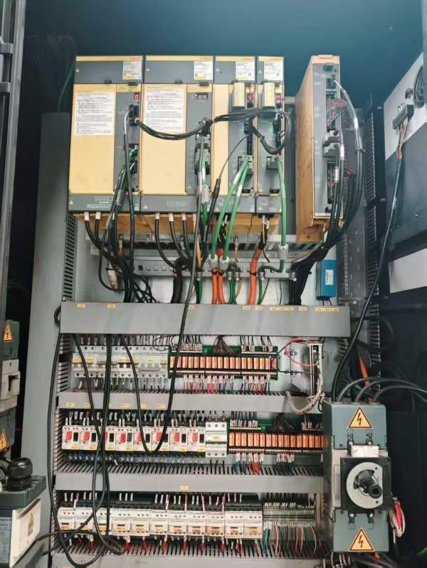 刚刚到货 国盛GMF2519龙门一台，23年设备，两线一硬轨.