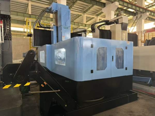 2025年斯可源2013龙门加工中心，准新机工作台1米2米，.