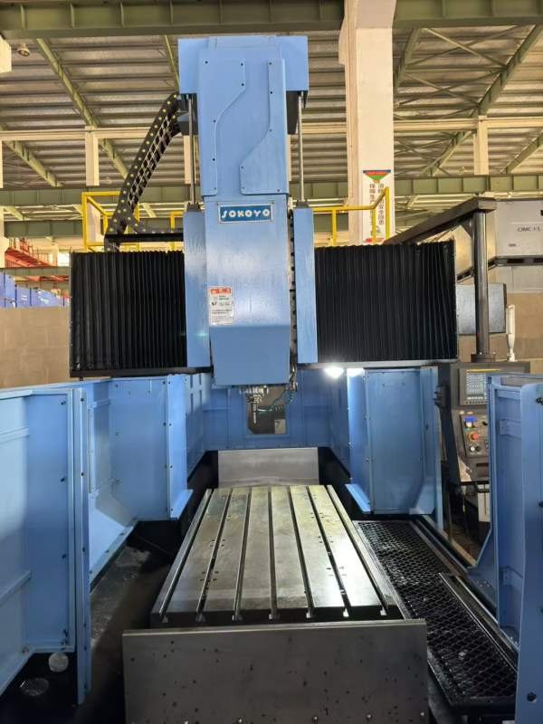 2025年斯可源2013龙门加工中心，准新机工作台1米2米，.