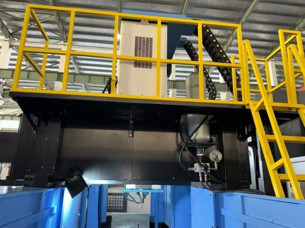 2025年斯可源2013龙门加工中心，准新机工作台1米2米，.