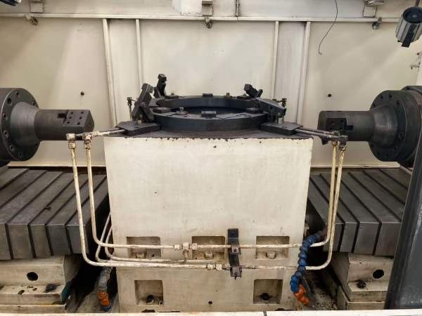 中捷3140万向摇臂钻，重卡汽车后桥壳双面专用镗床，16.