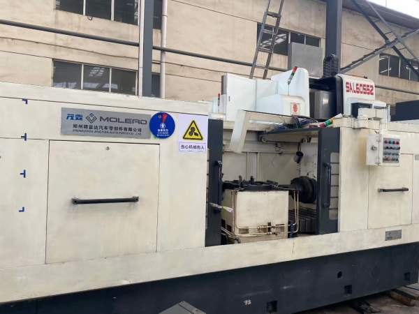 中捷3140万向摇臂钻，重卡汽车后桥壳双面专用镗床，16.