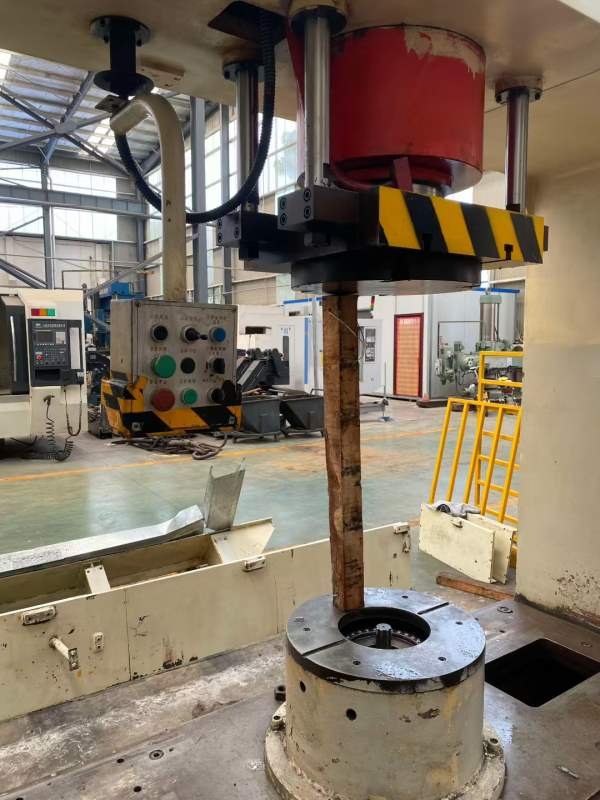 中捷3140万向摇臂钻，重卡汽车后桥壳双面专用镗床，16.