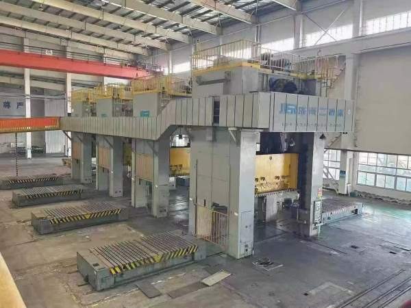 打包工厂在位设备：济南二机3360吨四点线：1300吨，80.