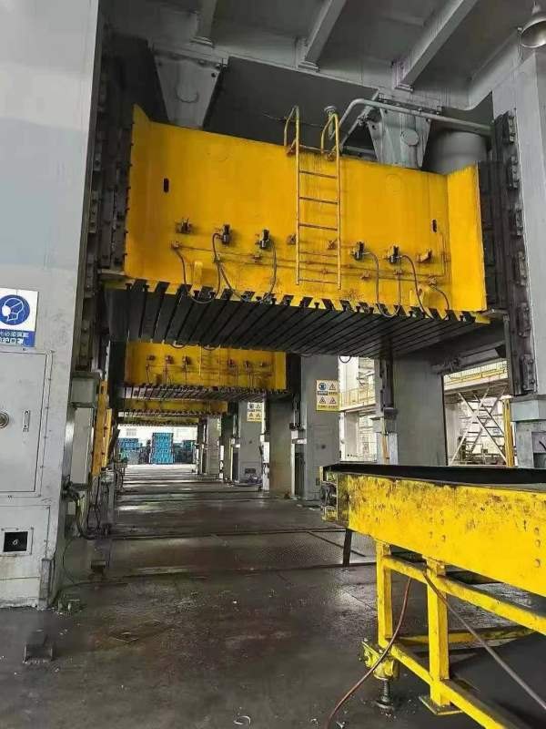 打包工厂在位设备：济南二机3360吨四点线：1300吨，80.