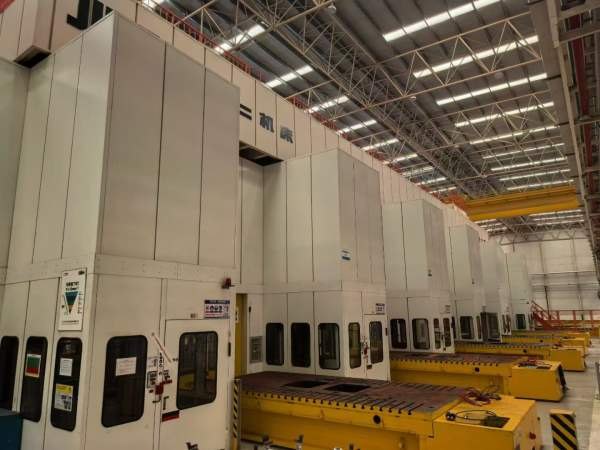 济南二机四点多连杆锻压线6000吨，五机联动。带自动化.