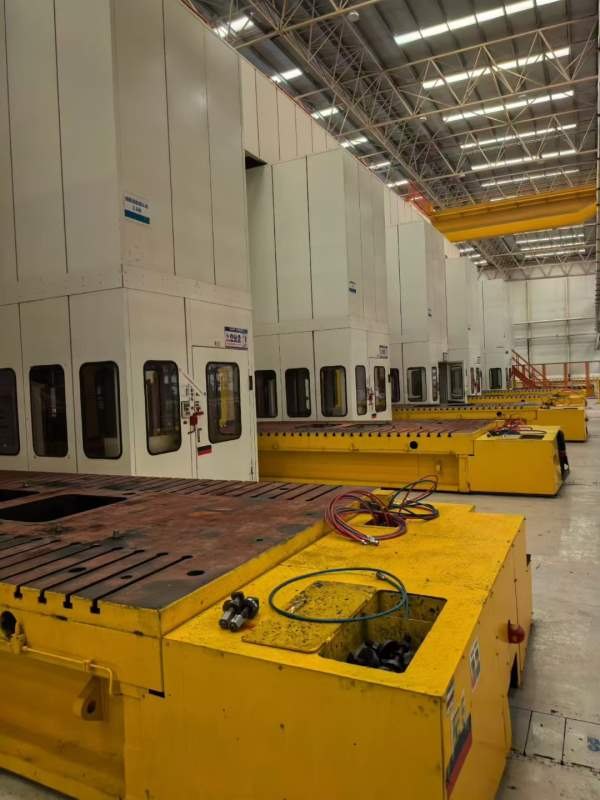 济南二机四点多连杆锻压线6000吨，五机联动。带自动化.