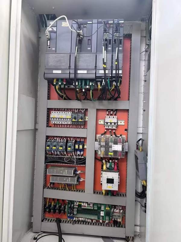 刚刚买下2017年同款4台广东佛威1580数控铣、两线一硬.