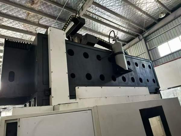 华群2212龙加门工中心发那科MF系统，两一线硬，Y轴四.