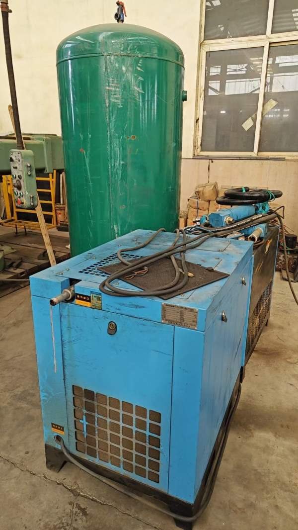 7.5KW螺杆空压机，干燥机，气罐一套出售