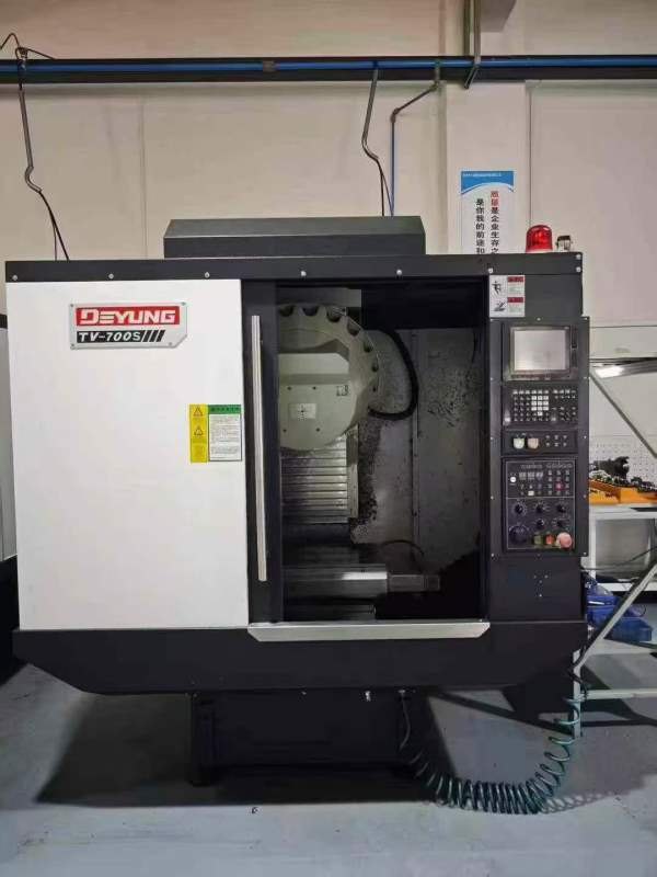 刚刚拿下2台基本全新德扬700钻功中心、工作台850/400.