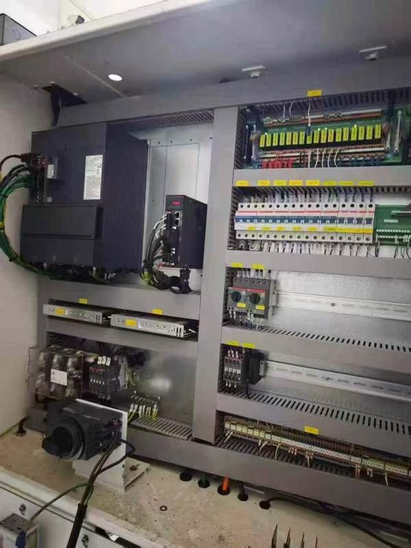 刚刚拿下2台基本全新德扬700钻功中心、工作台850/400.