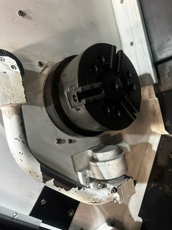 威亚E200C数控车床，2016年出厂，8寸卡盘，12工位私服.