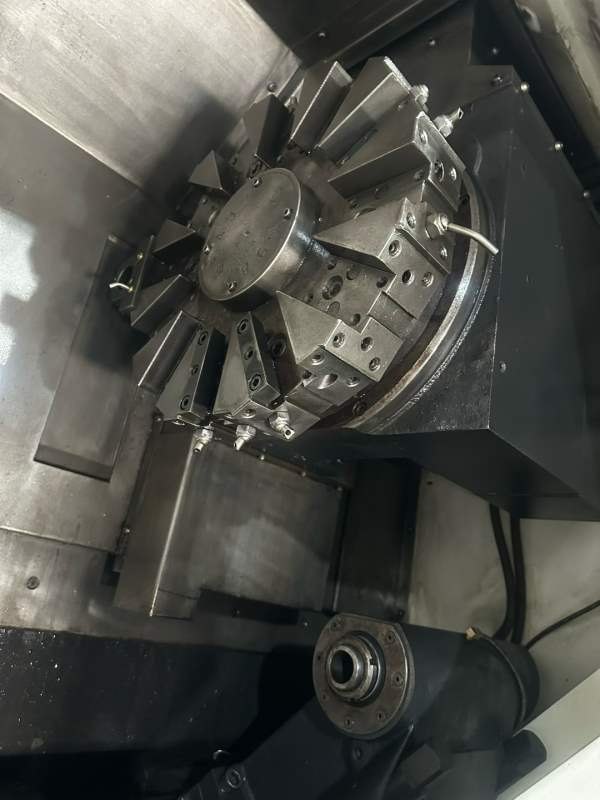 威亚E200C数控车床，2016年出厂，8寸卡盘，12工位私服.