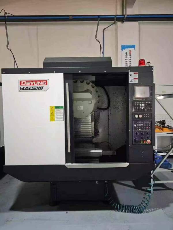 刚刚拿下2台基本全新德扬700钻功中心、工作台850/400.