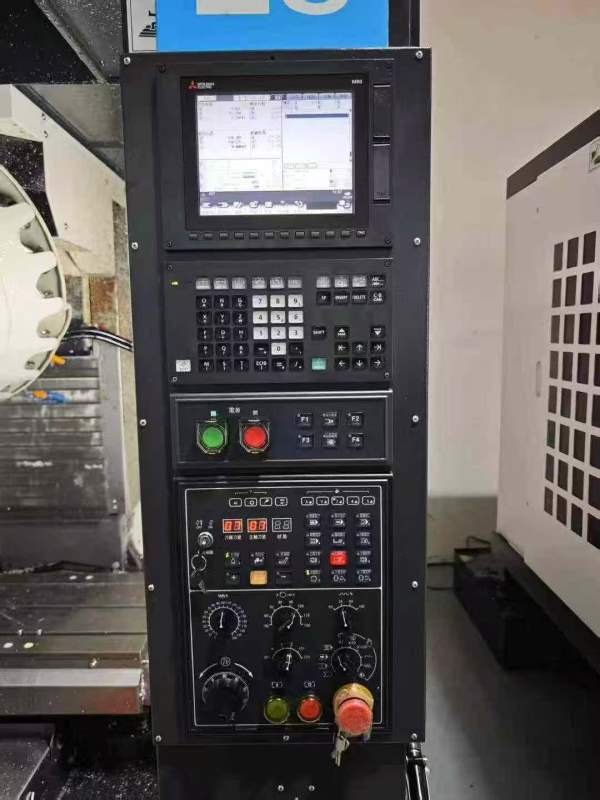 刚刚拿下2台基本全新德扬700钻功中心、工作台850/400.