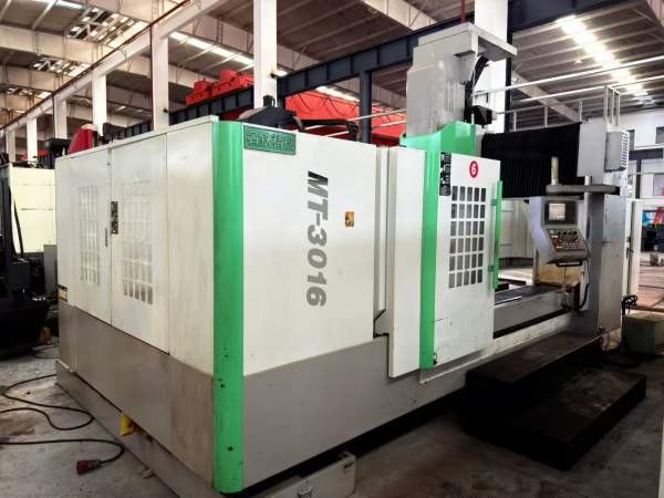 刚刚到货，名铁精机MT-3016龙门加工中心一台，2021年.