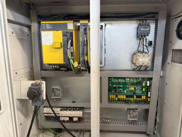 刚刚到货，名铁精机MT-3016龙门加工中心一台，2021年.