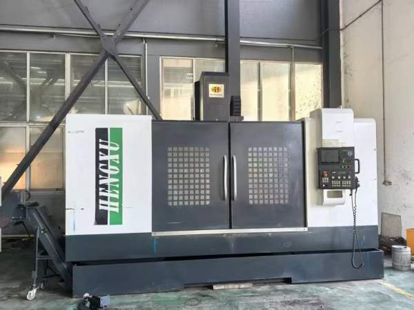 上海衡旭重型1580数控铣床一台，三硬轨道，台湾洛益BT.