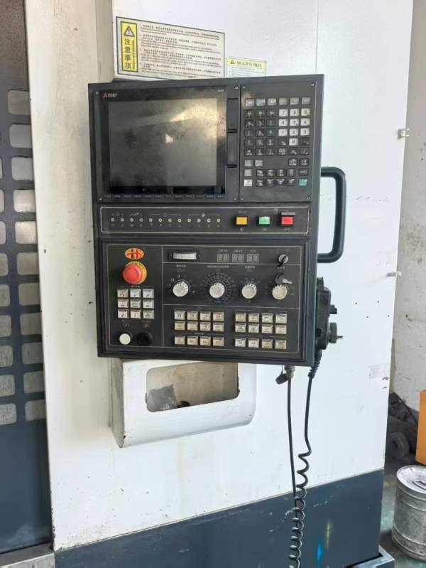 上海衡旭重型1580数控铣床一台，三硬轨道，台湾洛益BT.
