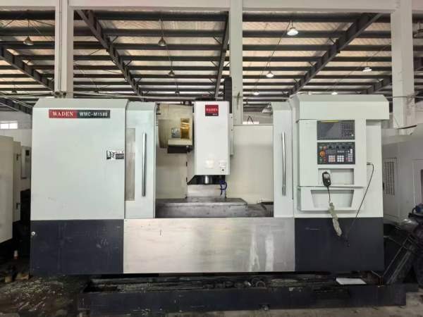 台湾和电1580立式加工中心三轴滚柱导轨.Y轴四导轨发那.