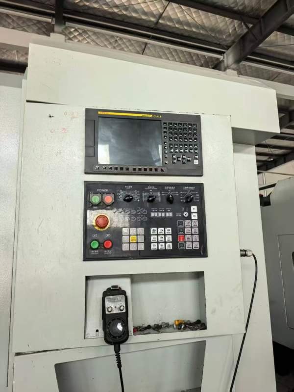 台湾和电1580立式加工中心三轴滚柱导轨.Y轴四导轨发那.