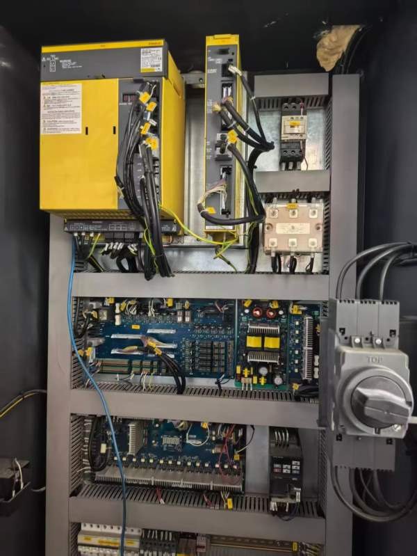 云南众诚960立式加工中心三轴滚柱导轨X轴六滑块发那科.