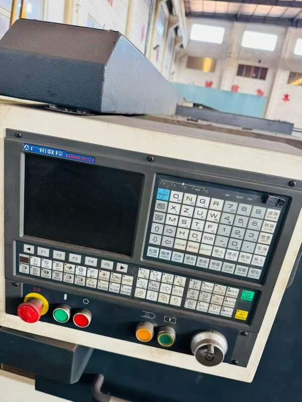 准新机2021年瑞远5201.5米数控车床两台，一台液压卡盘.