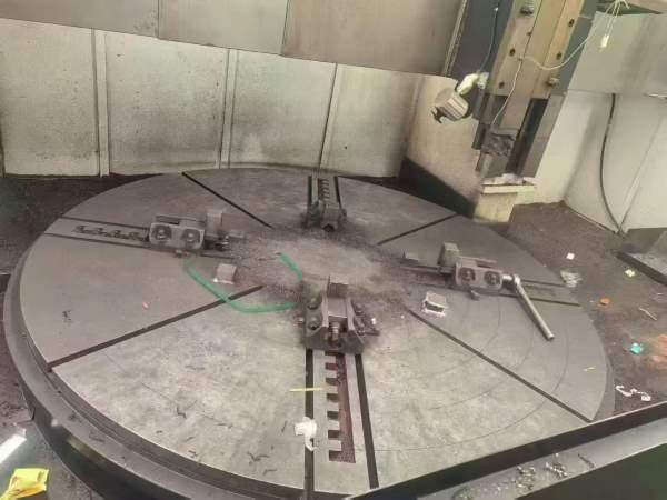 准新机:2022年3.15米米双柱数控立车，卡盘直径2.6米，.