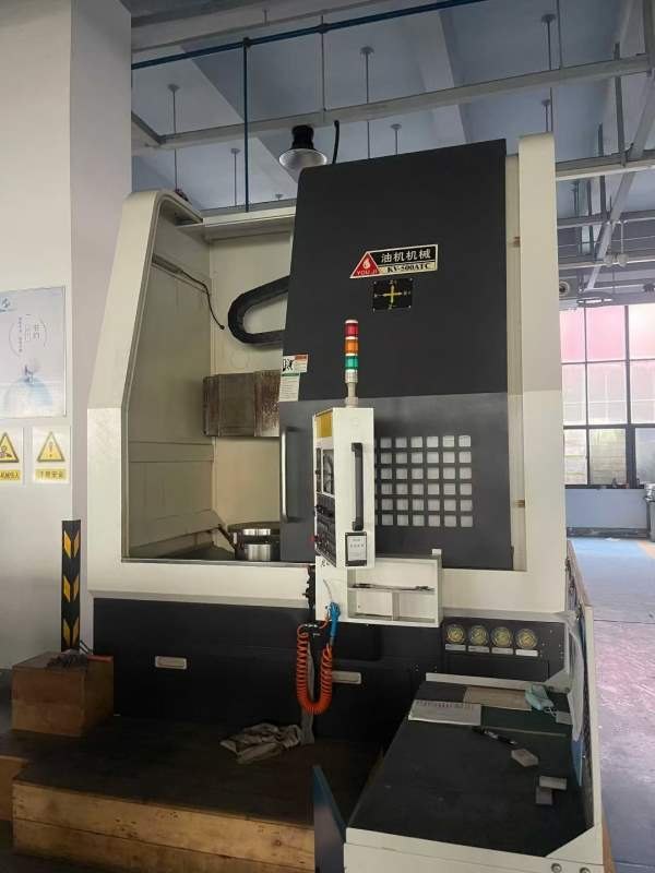 台湾油机KV500ATC高速数控立车，带刀库准新机，在位出.