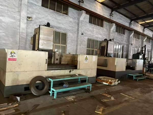 同款两台1814卧式加工中心，粗框机，工作台2000x900，.