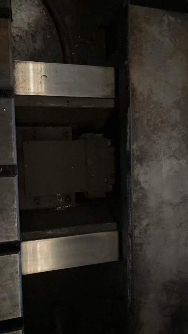 同款两台1814卧式加工中心，粗框机，工作台2000x900，.