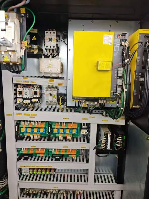 同款两台，韩国威亚E160C数控车床，8寸卡盘，10工位伺.