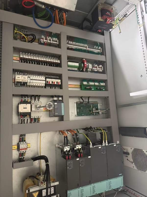 刚刚买下两台龙门搅拌摩擦焊工作台3X2门宽2.25米门高8.