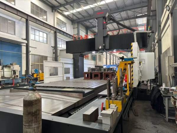 2023年德扬6547龙门加工中心，工作台3米6米，门宽4.2.