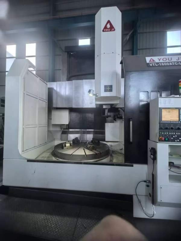 油机车磨复合立式车床型号：VTL-1600ATC-IG参数如下台.