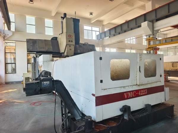 南京工厂在位出售巨浪4223数控龙门发那科系统，主轴齿.