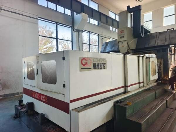 南京工厂在位出售巨浪4223数控龙门发那科系统，主轴齿.