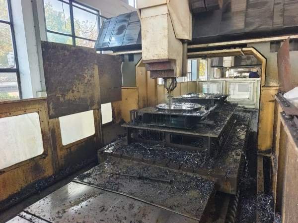 南京工厂在位出售巨浪4223数控龙门发那科系统，主轴齿.