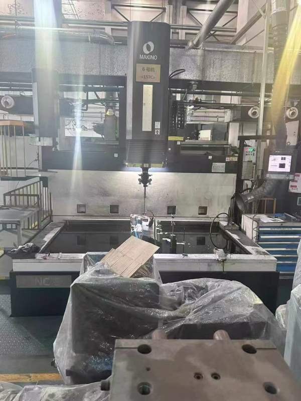 降价出售日本牧野157火花机一台、在位安装使用中、三.