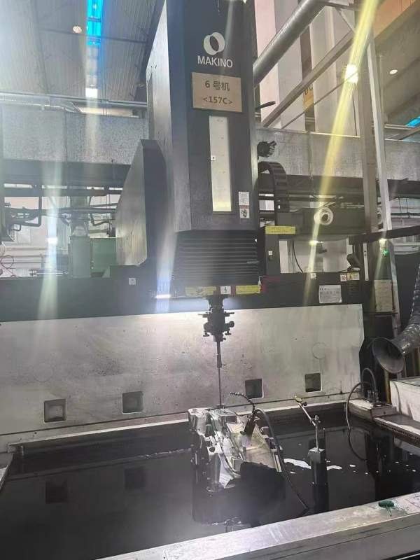 降价出售日本牧野157火花机一台、在位安装使用中、三.